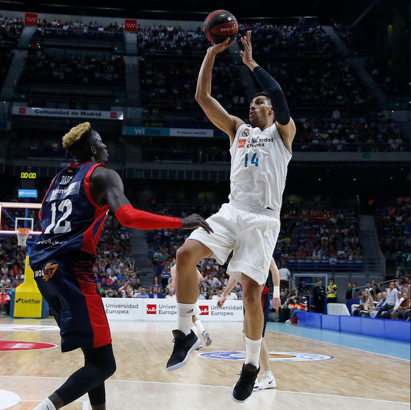 Ayón Real Madrid Baskonia